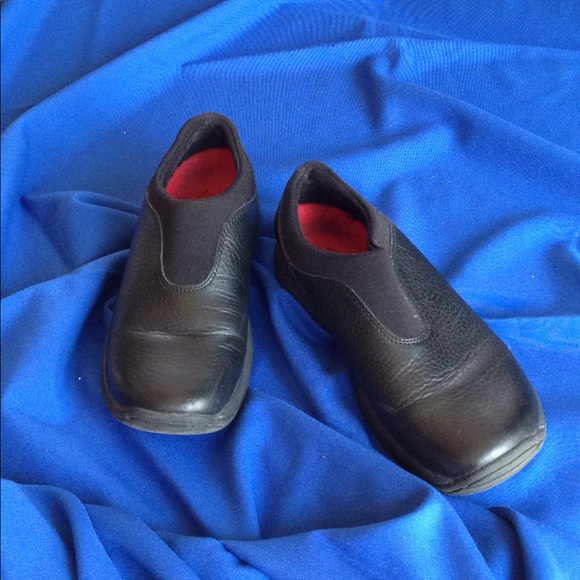 Merrell black leather slip ons - Picture 1 of 5